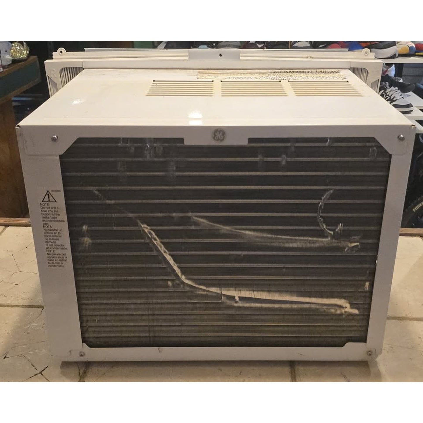 General Electric Window Air Condition / 10,000BTU / AHEK10ACQ1 /