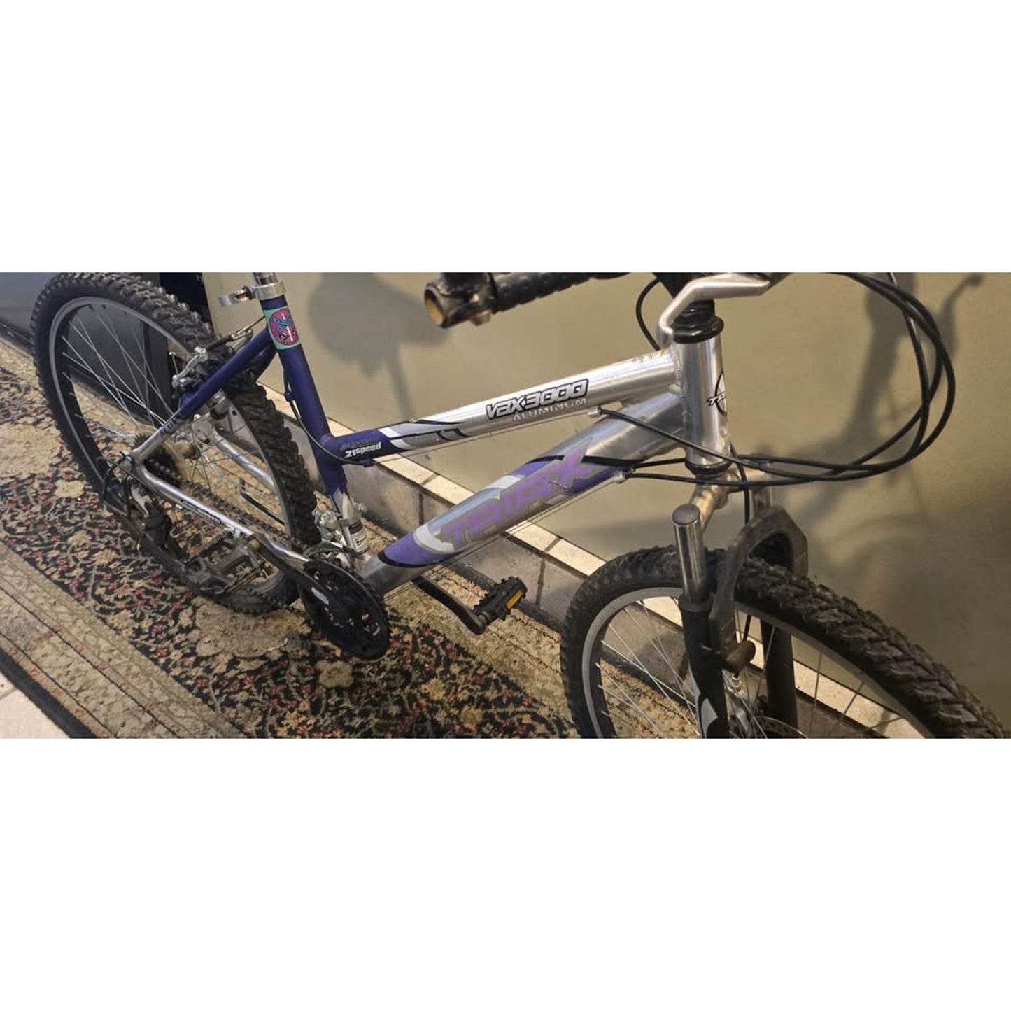 Triax Vex 3000 Mountain Bike / 26" Wheels / 18.5" M Frame / 21-Speed /