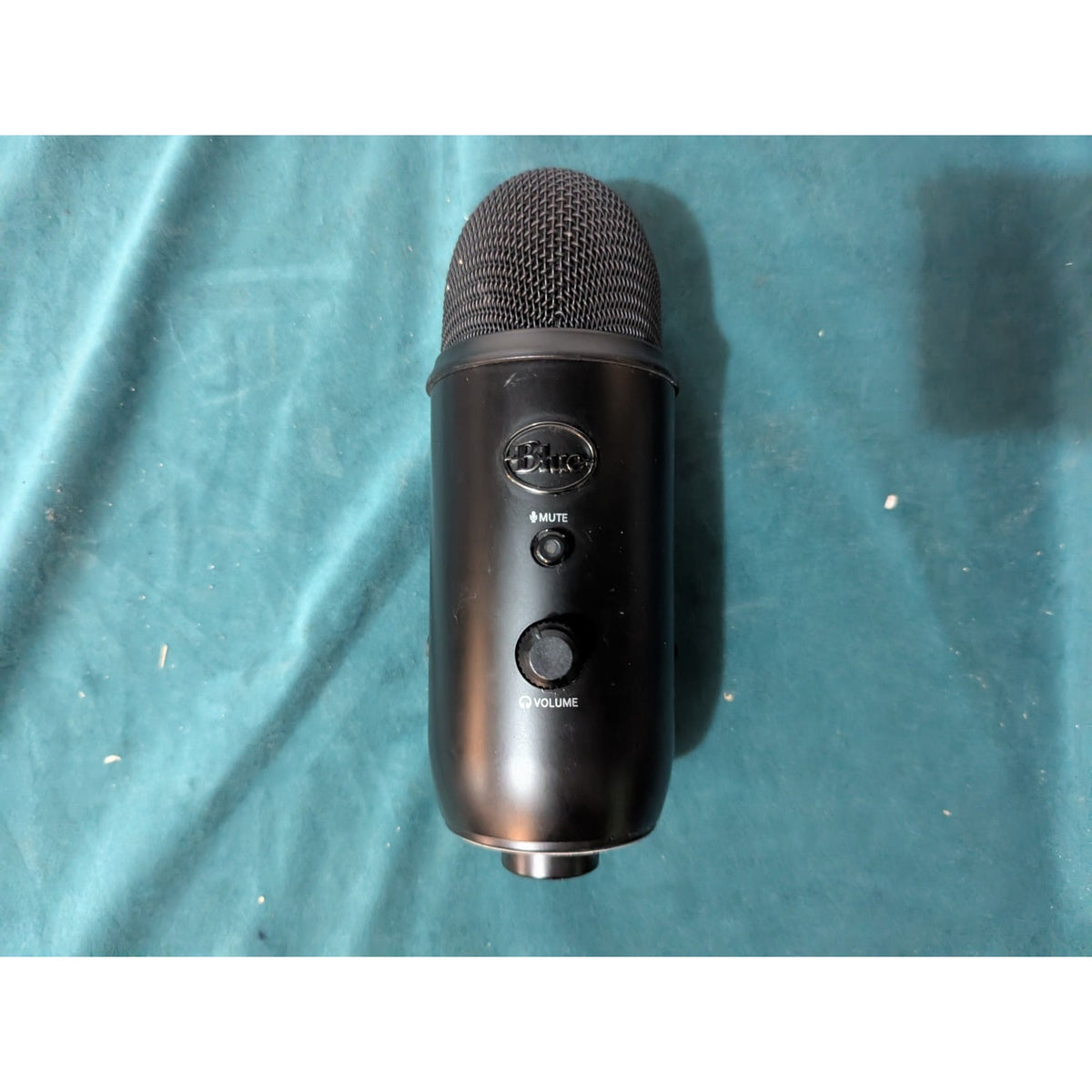 Logitech Blue Yeti Multi-Pattern Condenser USB Microphone A00121