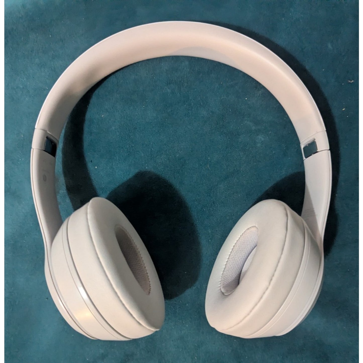 Beats Solo 4 True Wireless Bluetooth on ear Headphones