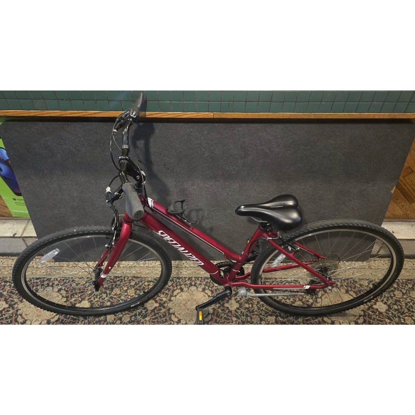 Specilized Crossroads Hybrid Bike / 700Cm Wheels / 16.5" M Frame / 21-Speed /