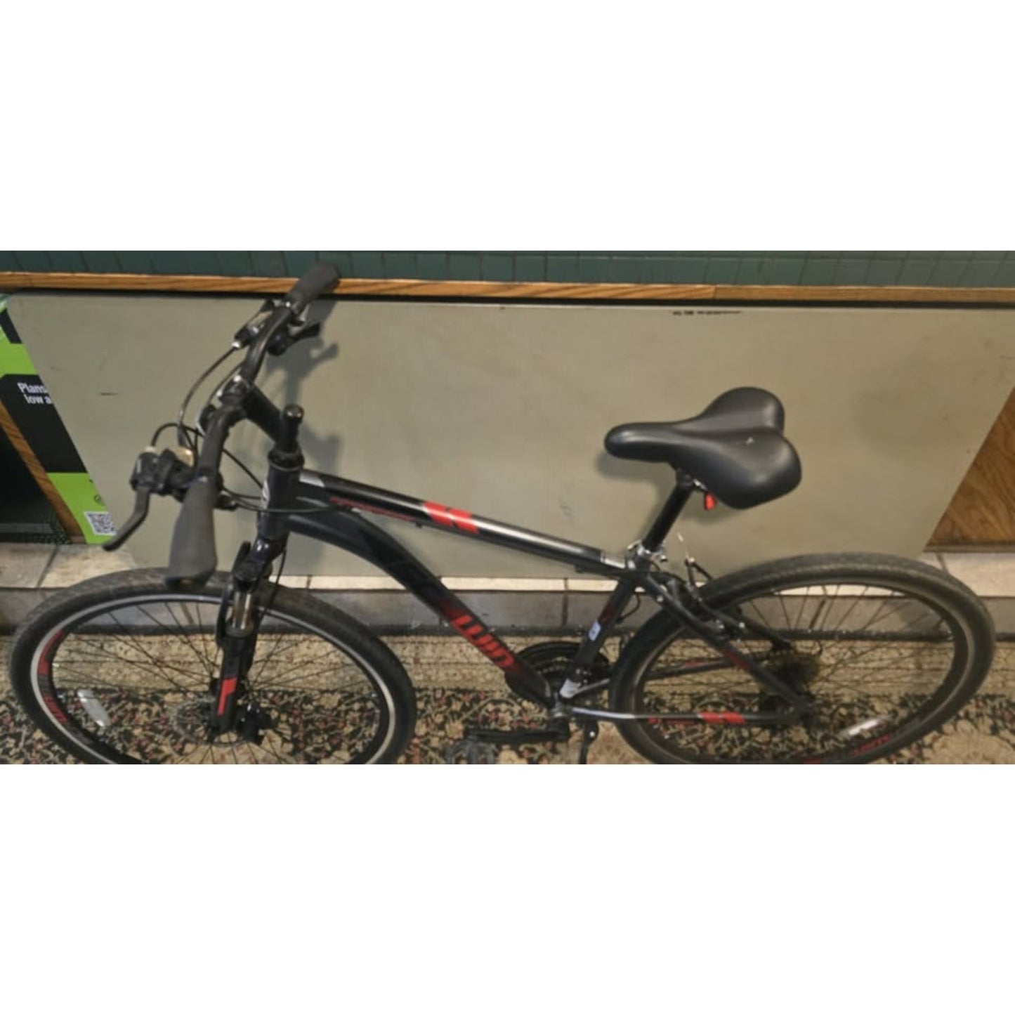 Schwinn Connection Hybrid Bike / 700Cm Wheels /  18.5" Frame / 21-Speed /