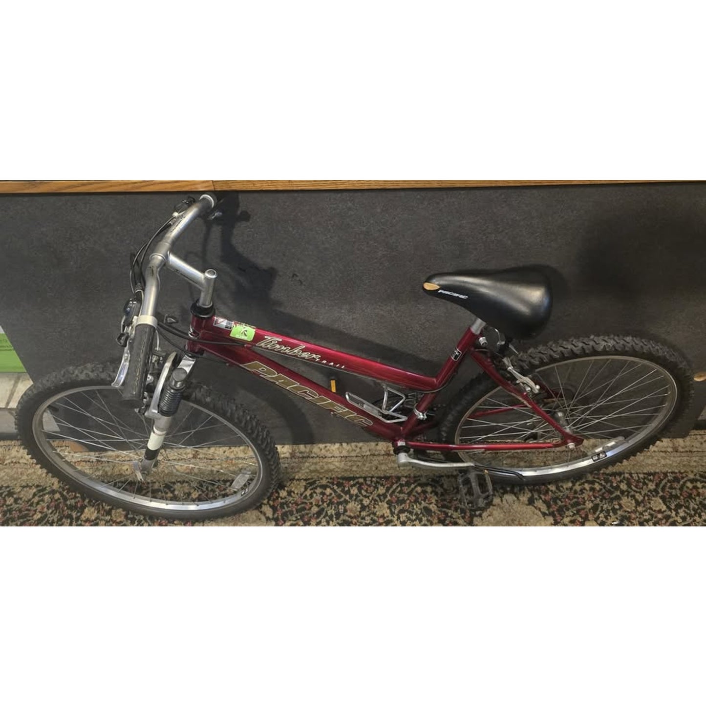 Pacific Timber Trail  Mouuntian Bike / 26" Wheel / 17" Frame / 21-Speed /