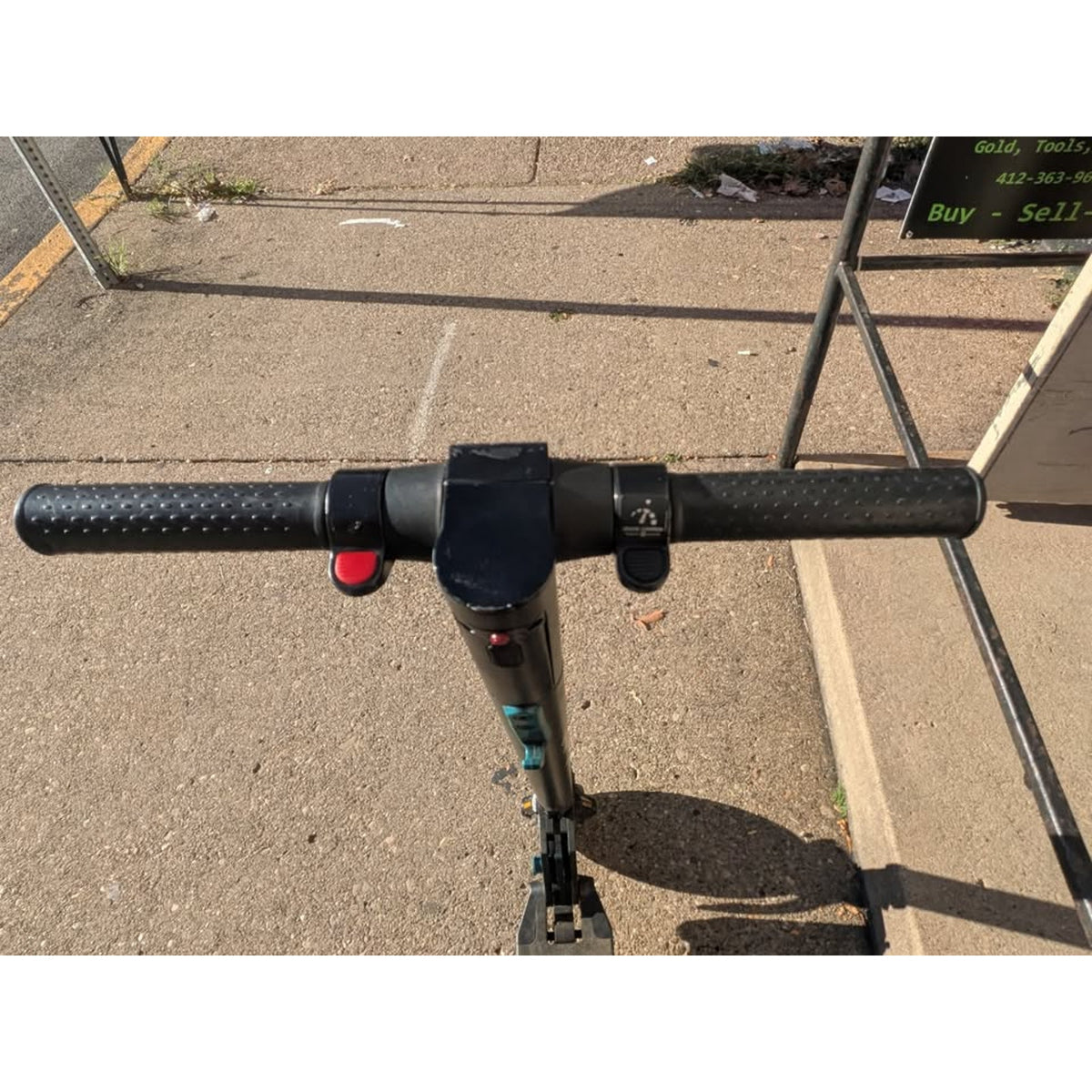 Gotrax G2 Plus Folding Electric Scooter / 6.8mi/ 12MPH / 200W / 220Ibs