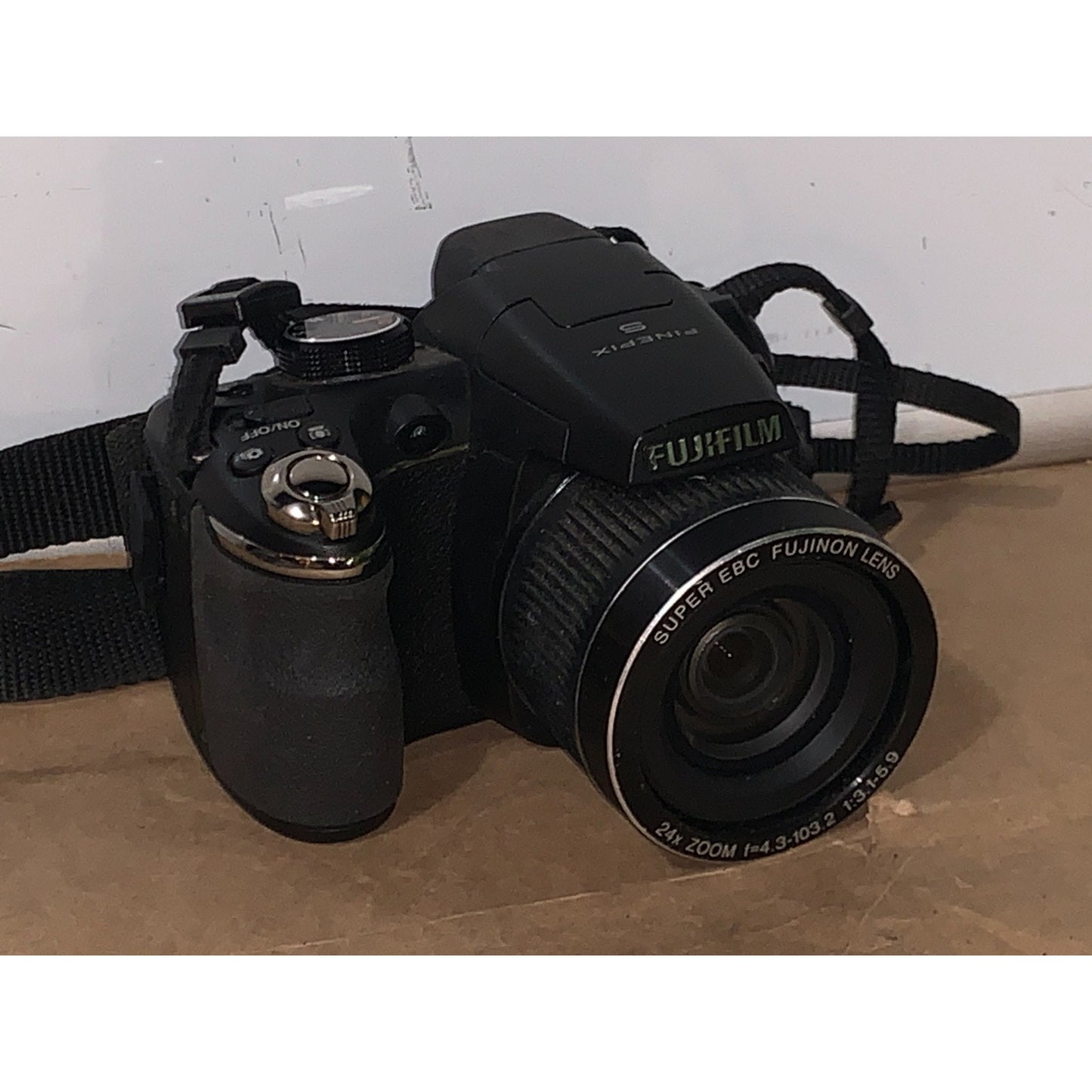FUJI FILM FinePix S3200 24X Zoom Digital Camera 14MP