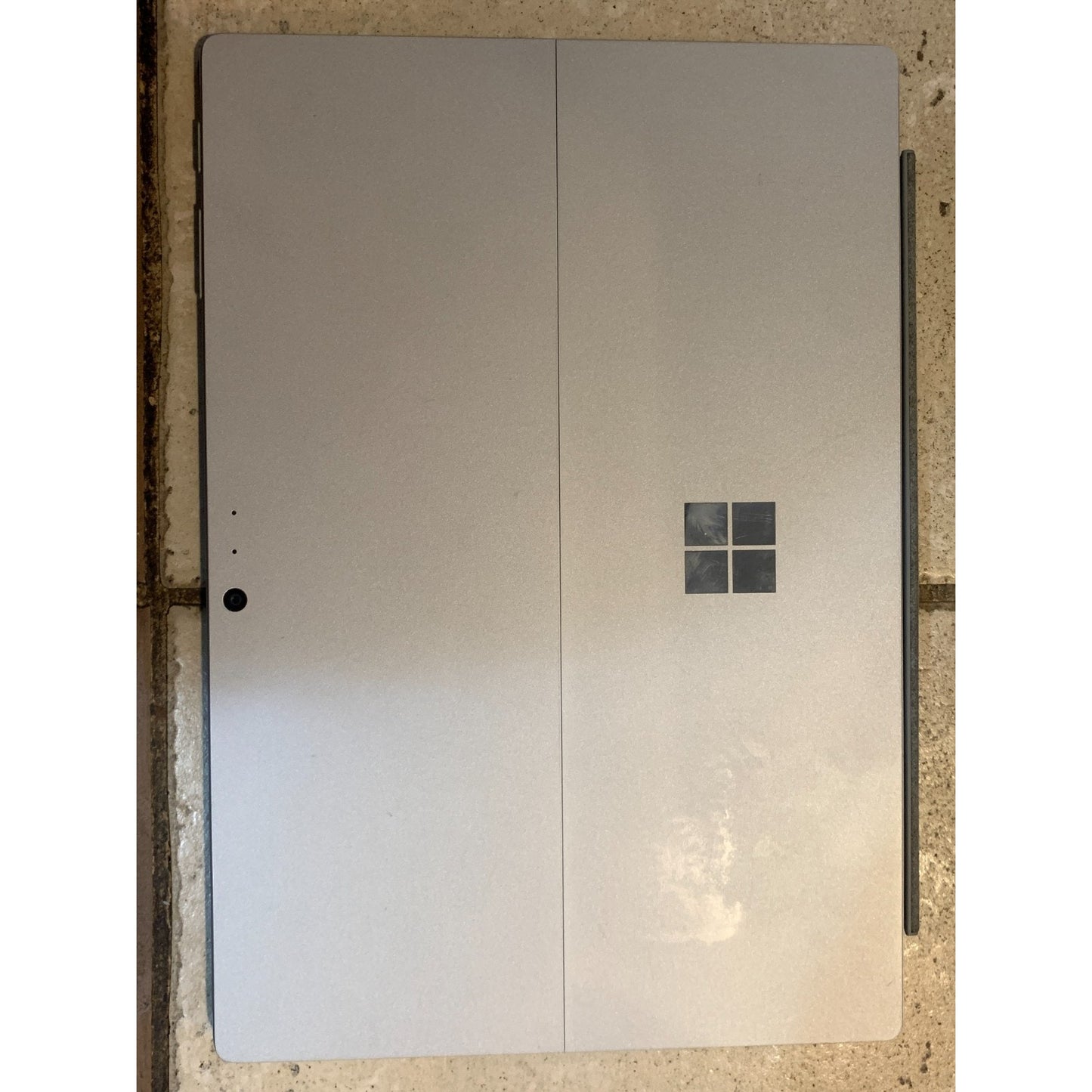Microsoft Surface Pro 5 i5-8250U 8GB RAM 128GB SSD DDR3 (SCANLINE ISSUE!)