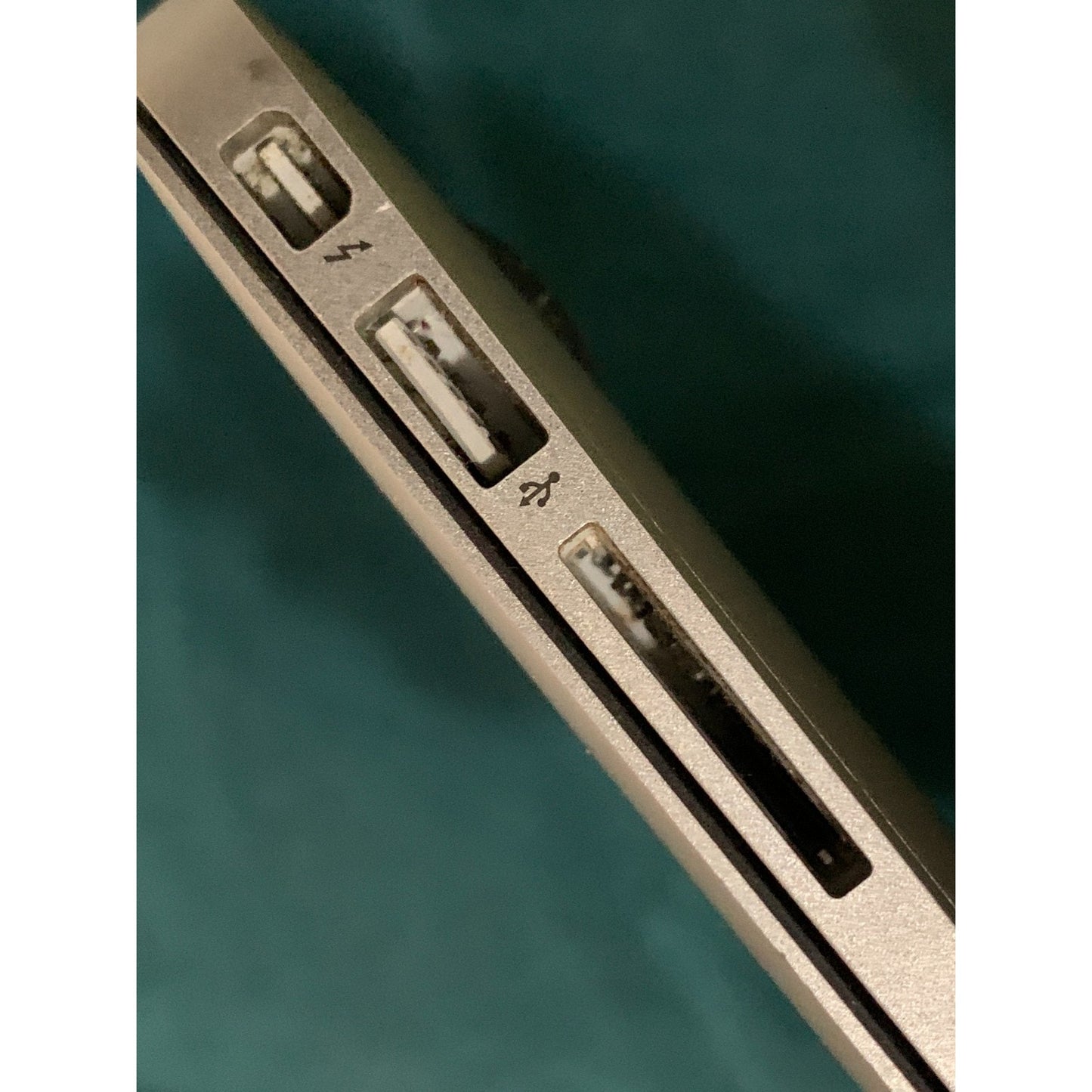 Apple MacBook Air A1466 2015 13.3" Core i5 CPU 1.7Ghz 8GB RAM 128GB SSD
