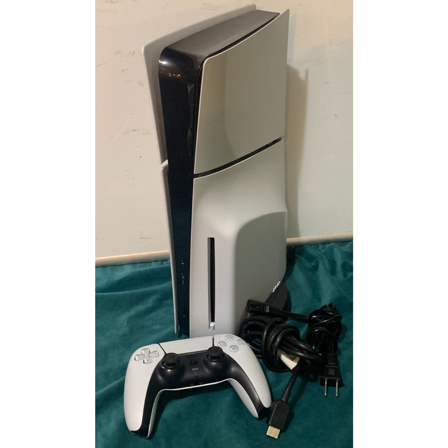 Sony PlayStation 5 Slim CFI-2115 White 825GB Bundle