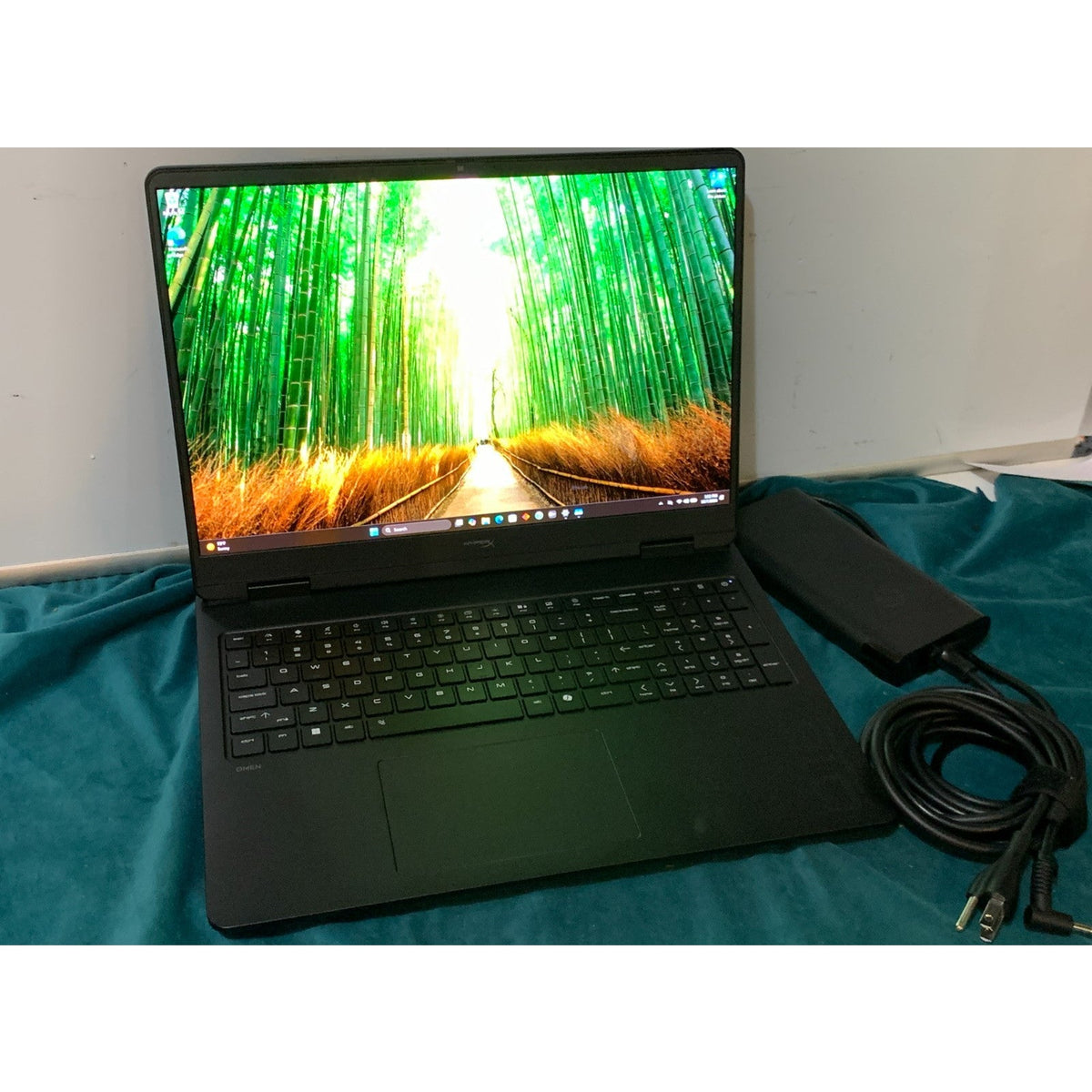 HyperX OMEN 16" Gaming AMD Ryzen 7 8745HX NVIDIA RTX 5060 8gb 16GB ram 512GB SSD