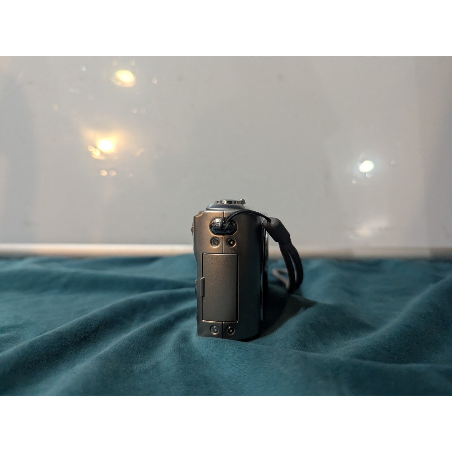 Panasonic LUMIX 9.1MP Digital Camera. Battery Door Issue (READ ITEM DESCRIPTION)