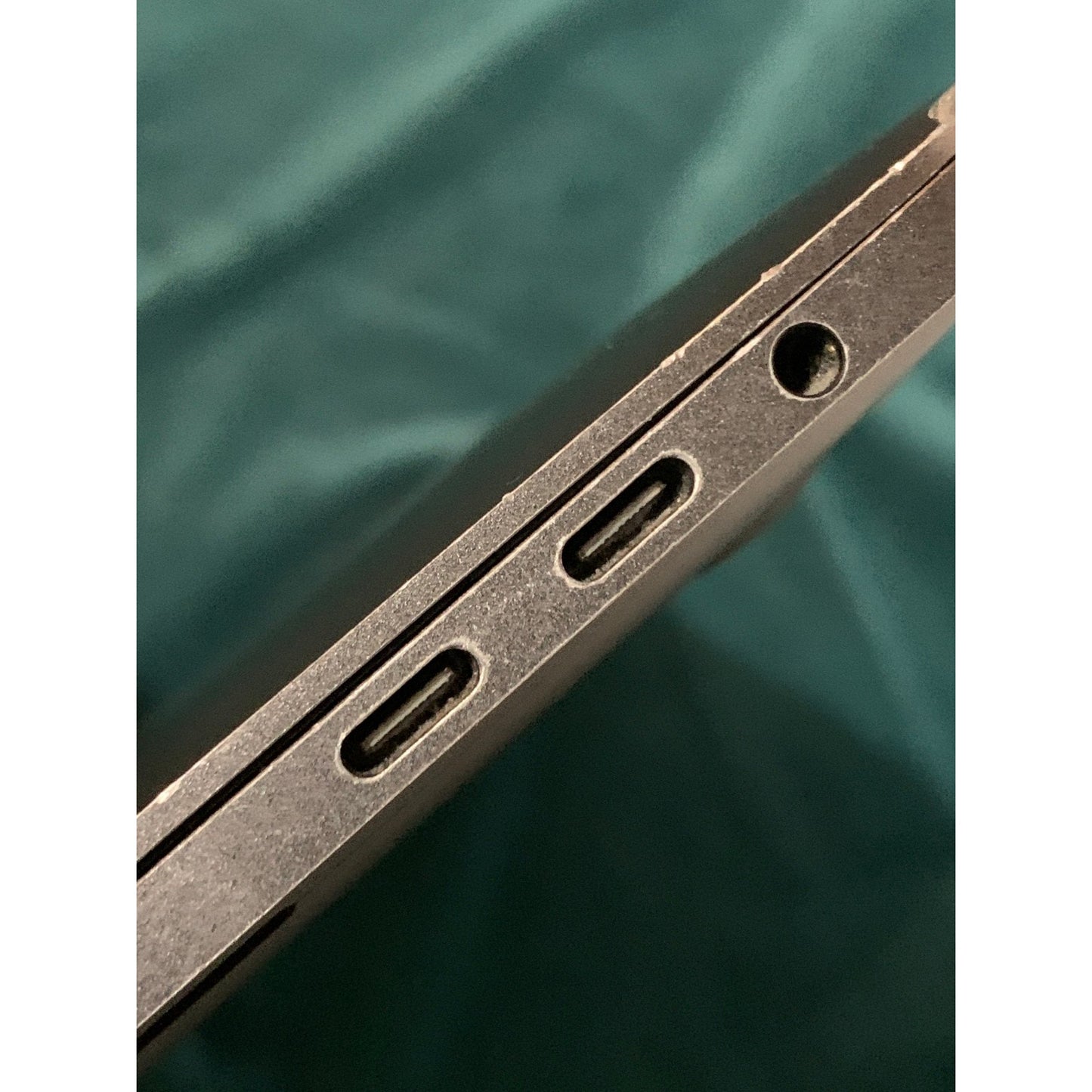 2018 Apple MacBook Pro 15" i7 2.8GHz 16GB RAM 512GB SSD Silver A1990