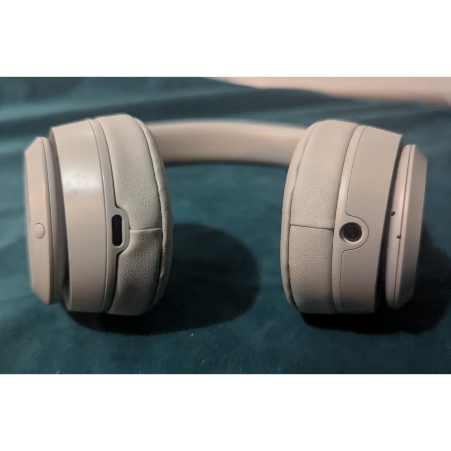 Beats Solo 4 True Wireless Bluetooth on ear Headphones