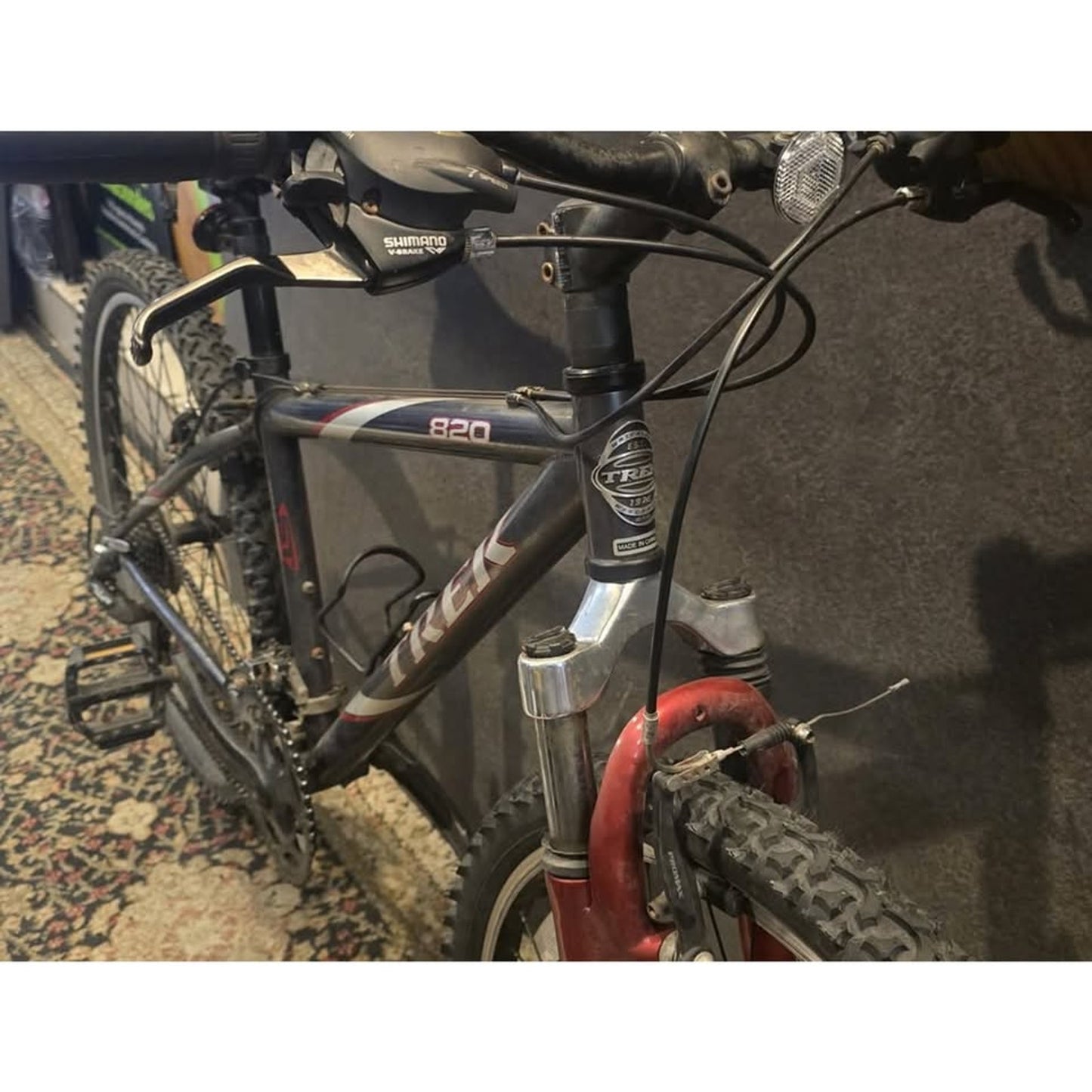 Trek 820 Mountain bike / 26" Wheels / 15.5" (S) Frame / 21 Speed /