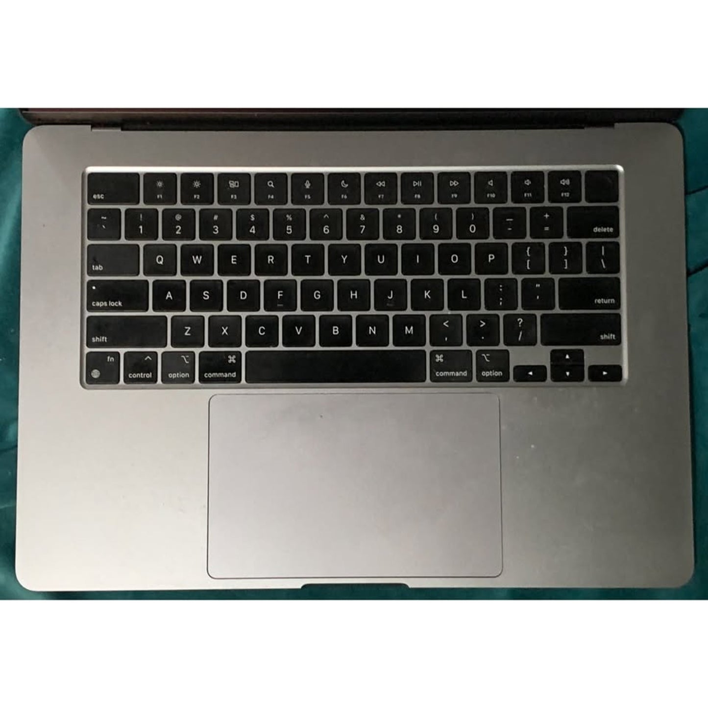 APPLE MACBOOK AIR LAPTOP A2941 15" M2 CHIP 2023 8GB ram 256GB