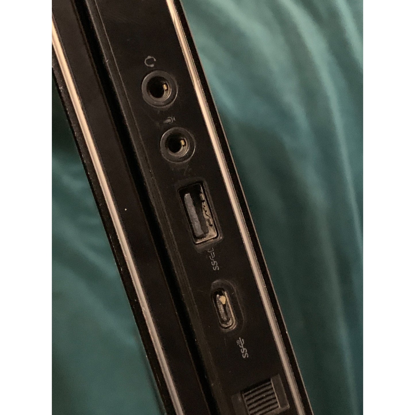 Alienware 17 R5 i9-8950HK 32GB DDR4 GTX 1080 512GB NVME Windows 11