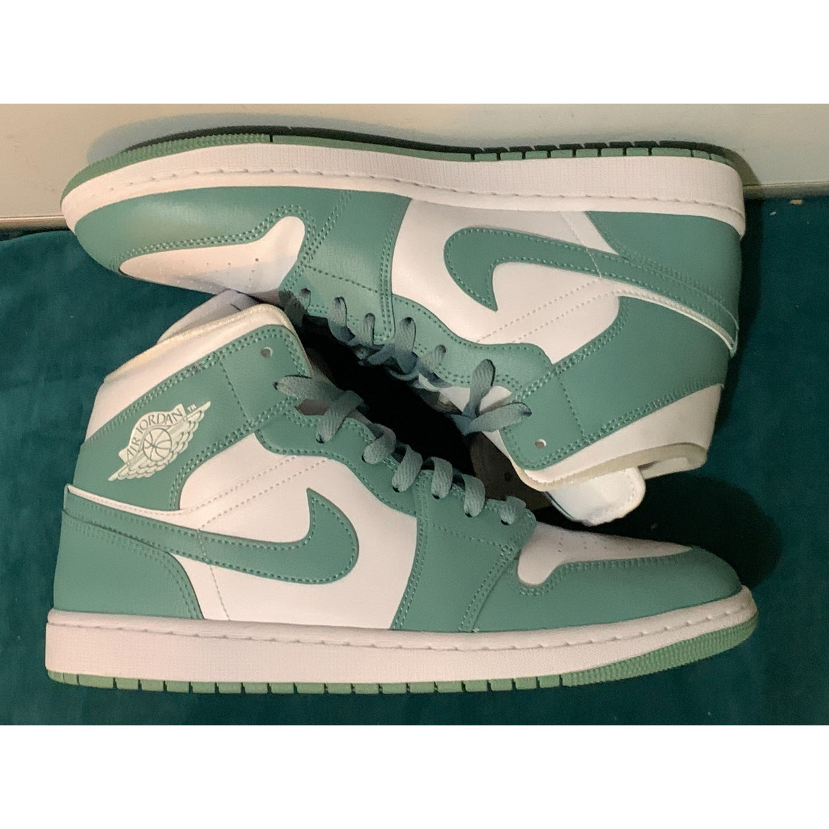 Nike Air Jordan 1 Mid White Cannon BQ6472-138 Women's Size 11.5