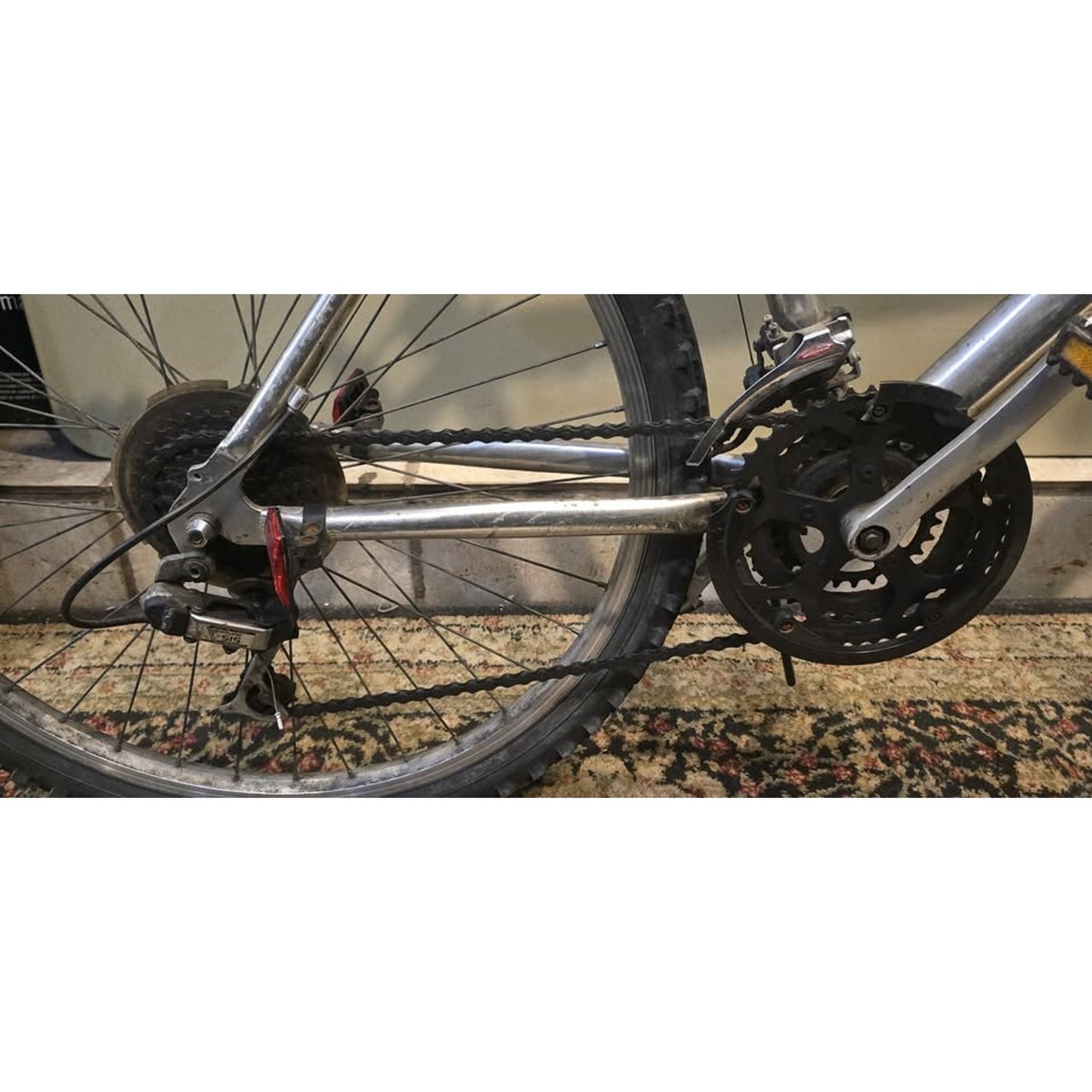 Pacific 263306 Mountain Bike / 26" Wheels / 18.5" M Frame / 21-Speed /