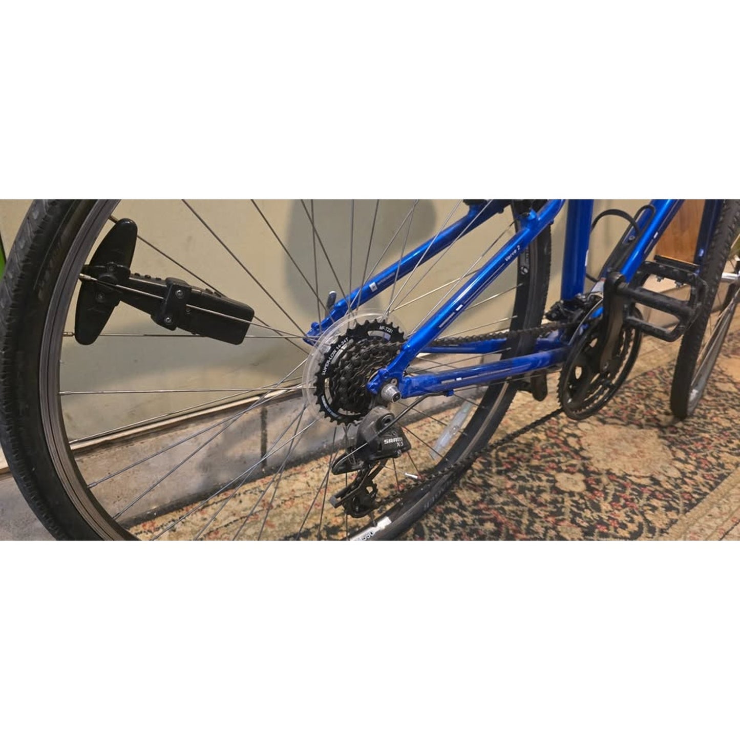 Trek Verve 2 Hybrid Bike / 15" Frame / 700cm Wheels / 24-Speed /