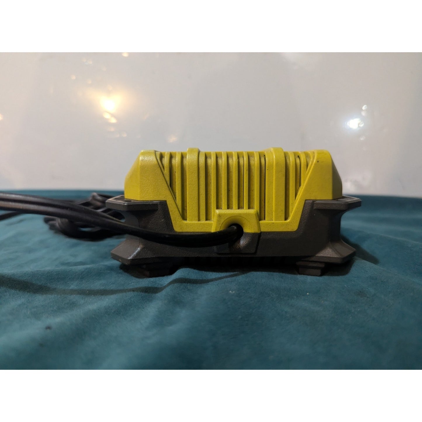 RYOBI ONE+ P117 18V IntelliPort Dual Chemistry Charger
