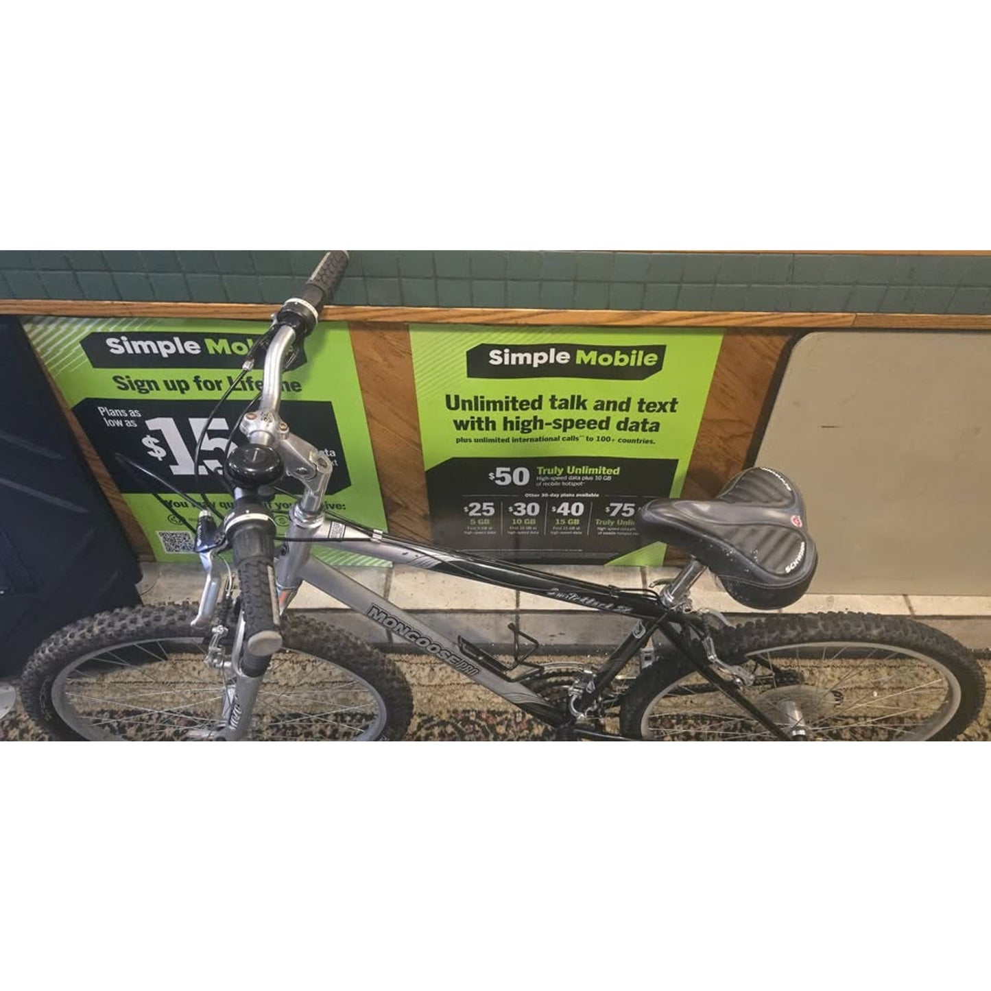 Mongoose Switchback XF Mountain Bike / 18" Frame / 26" Wheels / 21-Speed /