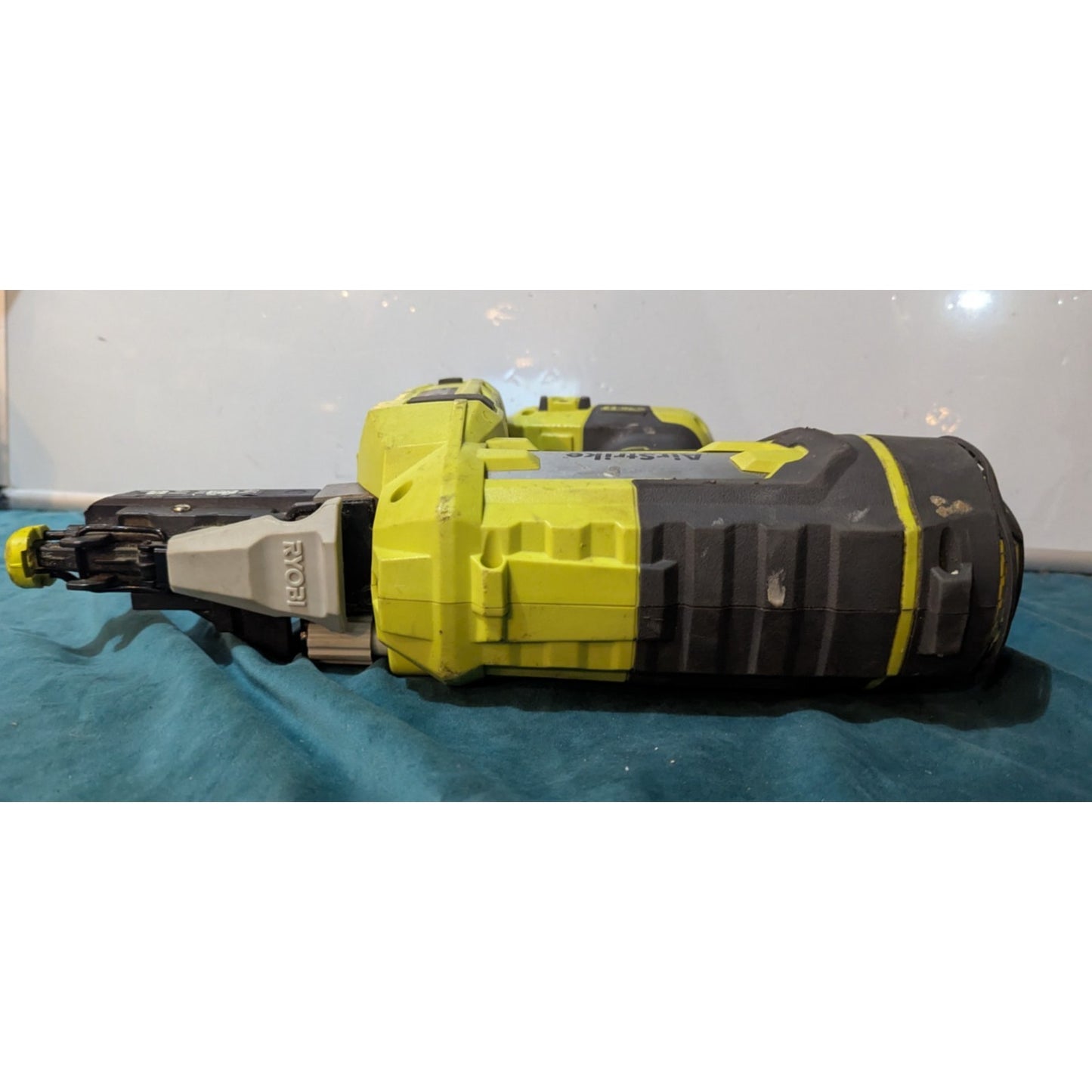 Ryobi ONE+ Airstrike 18V 15-Gauge Angled Finish Nailer (Tool Only)