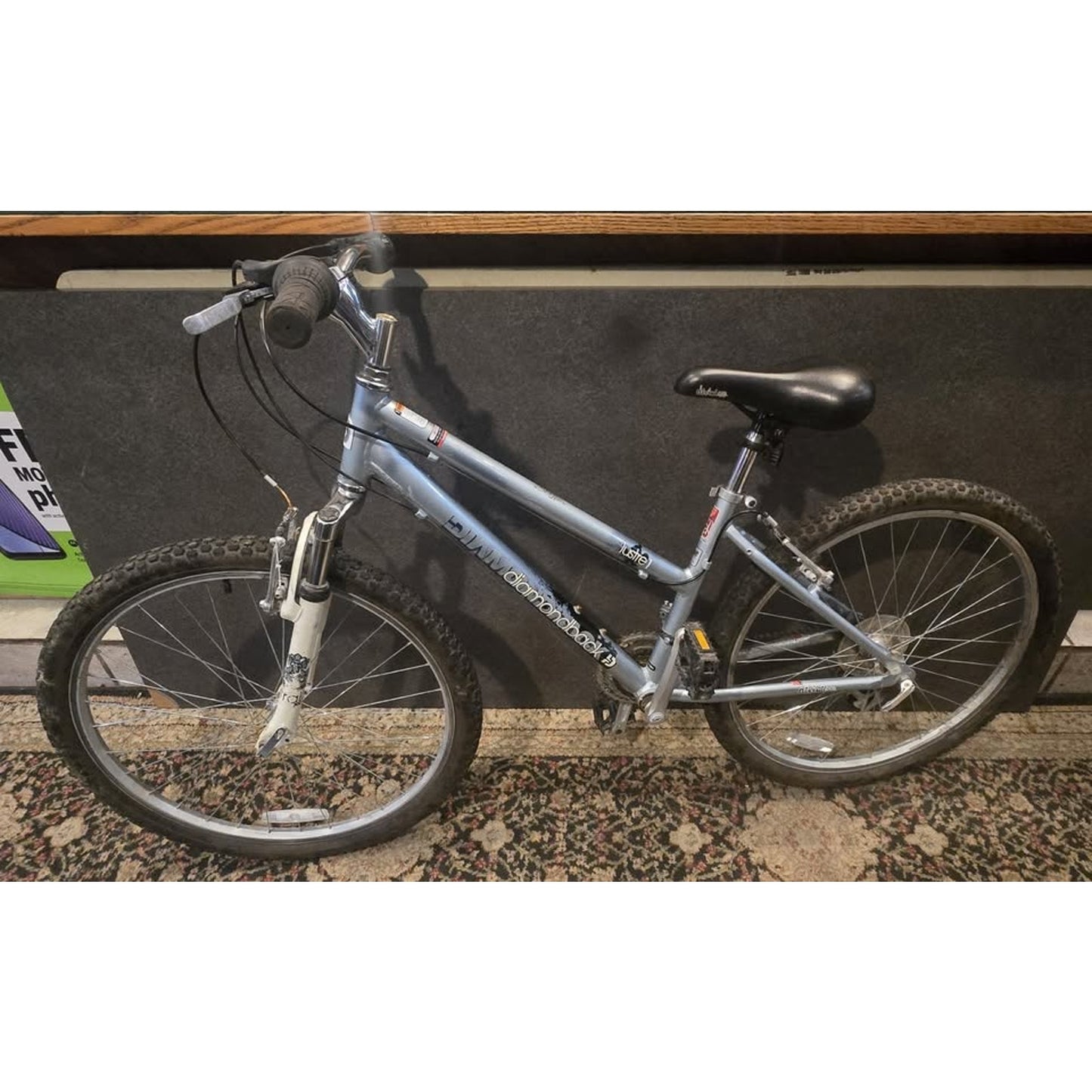 Diamondback Lustre 1 Mountain Bike / 26" Wheels / 15" Frame / 21-Speed /