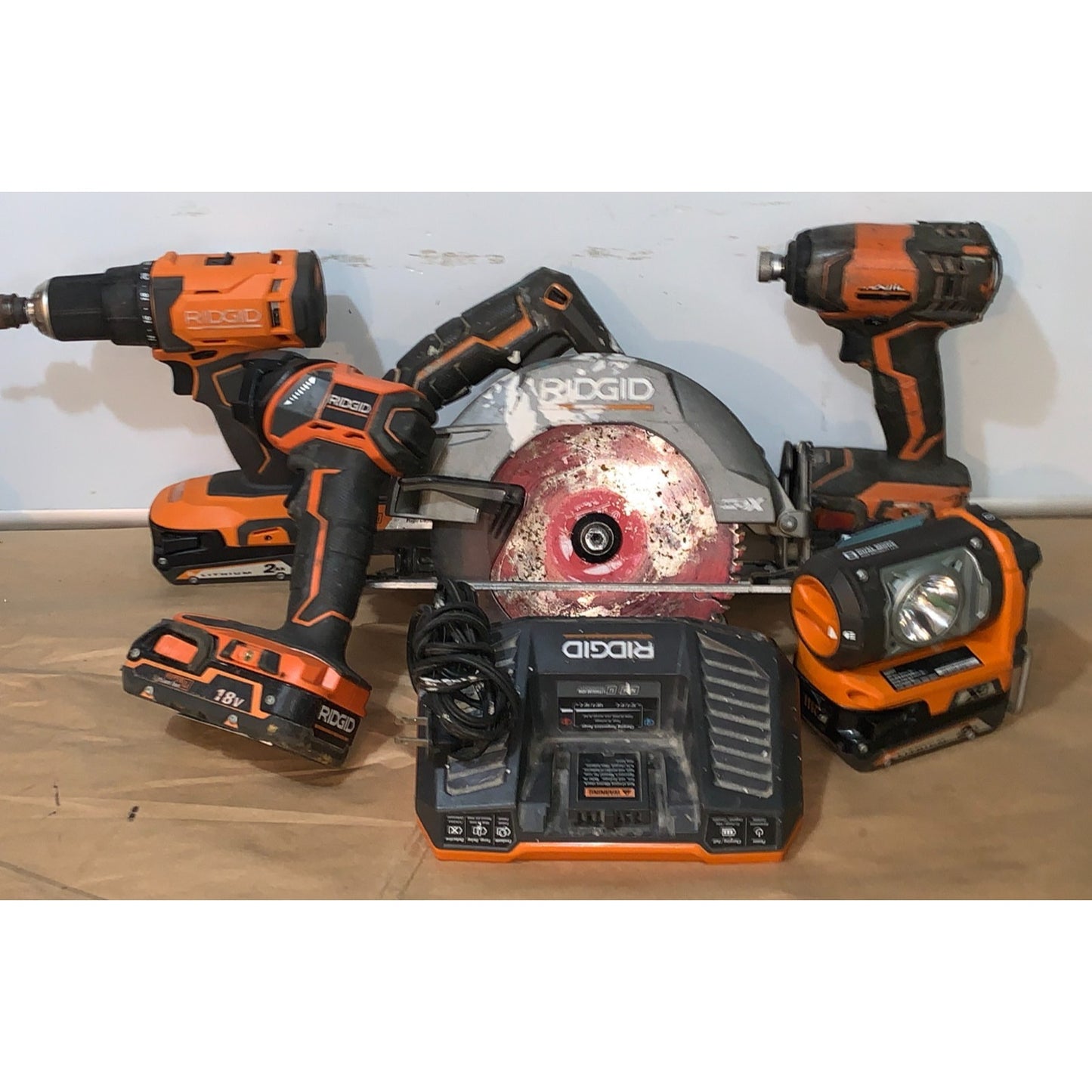 Ridgid 6 Piece lot (CircleSaw, drill driver, drill, worklight, light, charger)