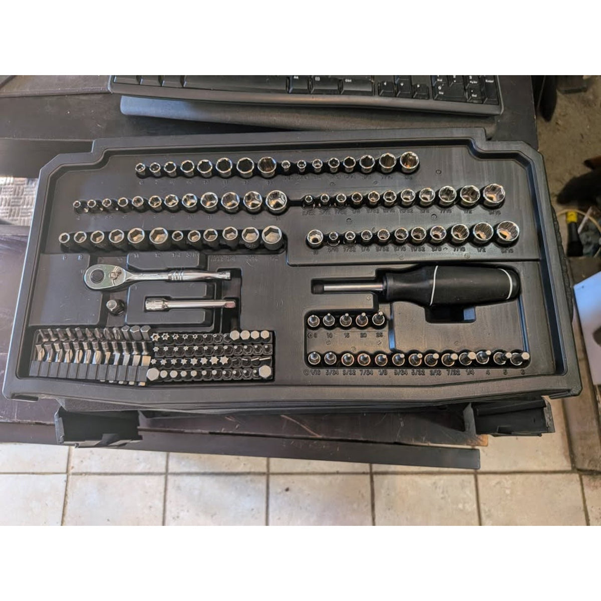 119 Piece Mechanic Tool Set / 1/2 to 3/8 to 1/4