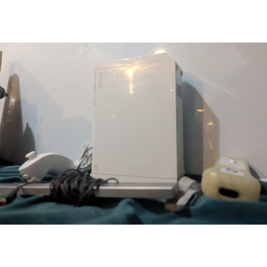 Nintendo Wii Gaming Console RVL-001 (USA) W/ One Wii Remote Controller