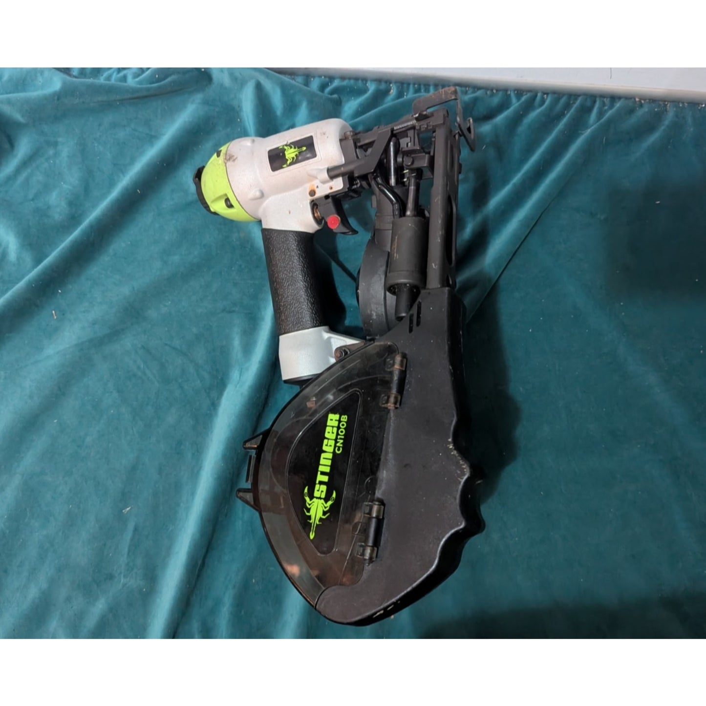 Stinger CN100B Pneumatic Cap Nailer 1 15-Degree Pneumatic Roofing Nailer