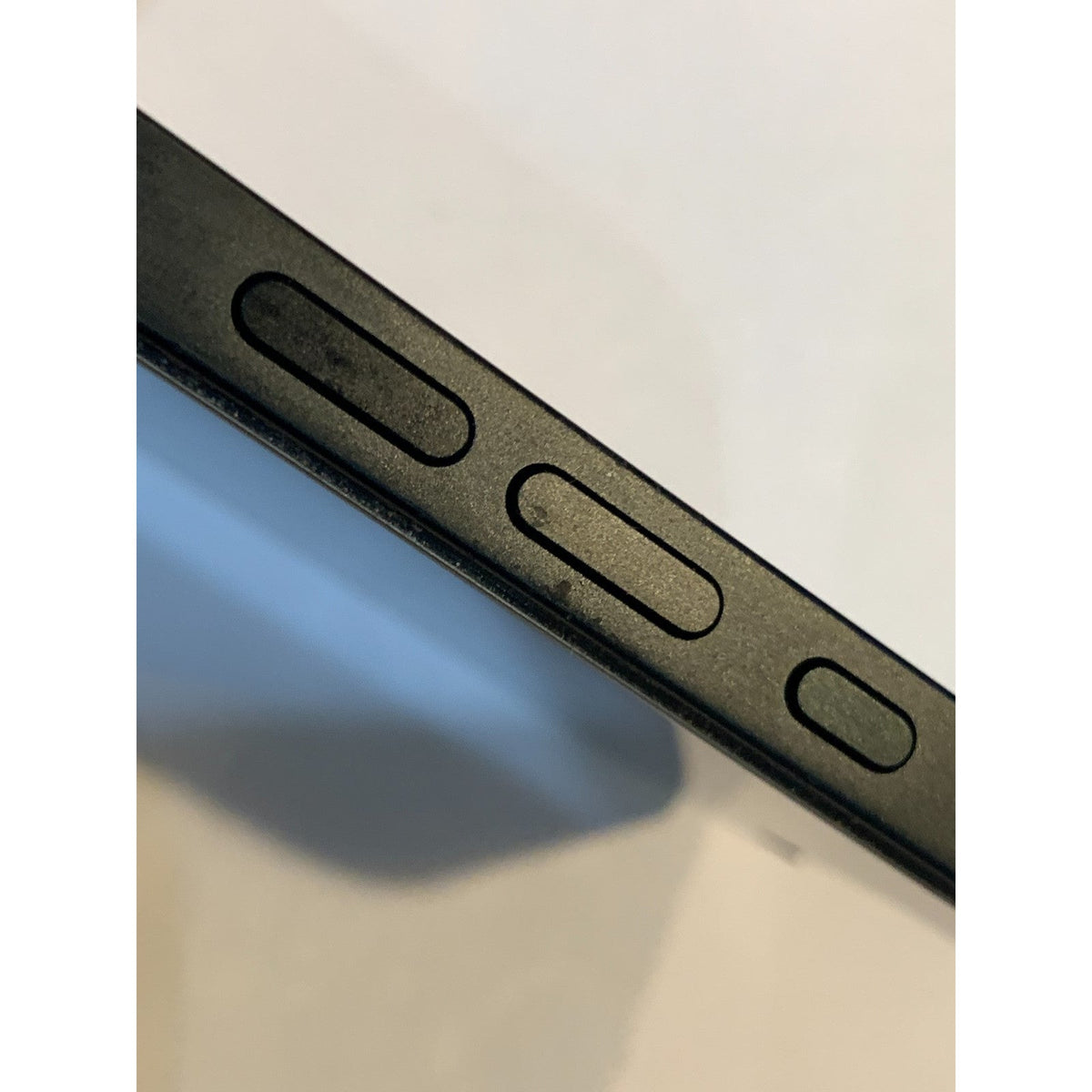 Apple iPhone 16e 128GB Black Cricket Wireless MD0D4LL/A