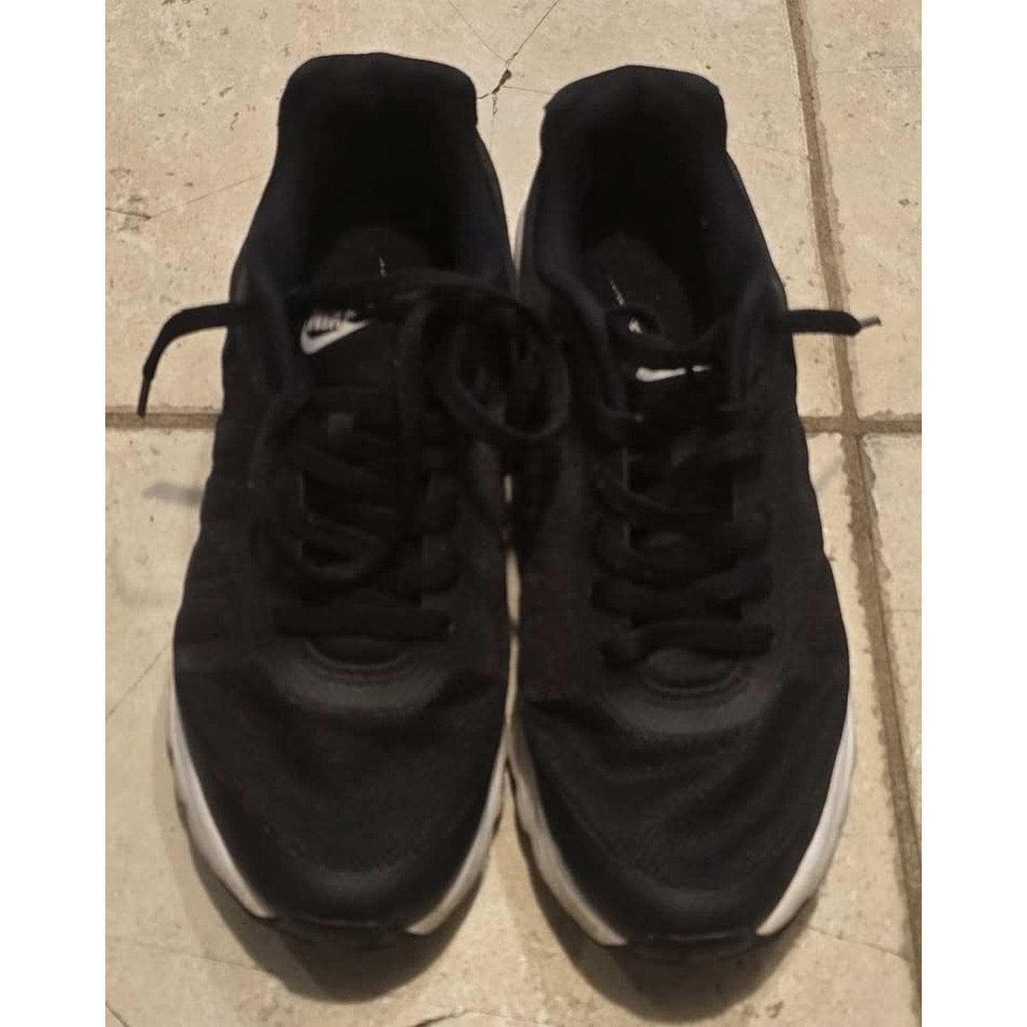 Nike Air Max Invigor / 9.5M" / 749680-010 /