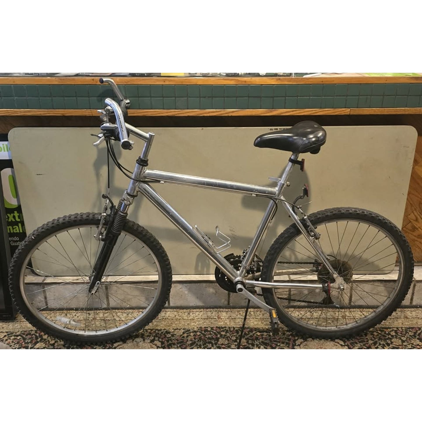 Pacific 263306 Mountain Bike / 26" Wheels / 18.5" M Frame / 21-Speed /