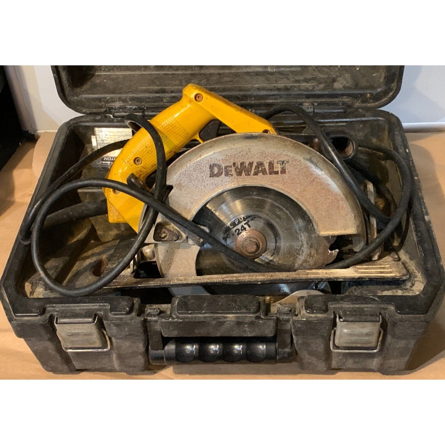 DeWalt Corded DW362 15 AMP 7 1/4" Circular Saw, Electric Brake, 120V