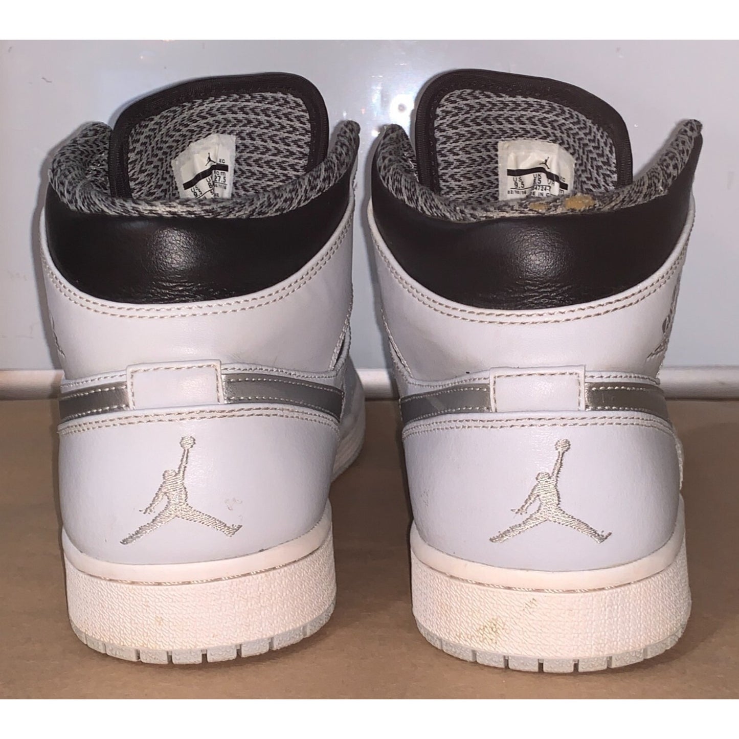 Nike Air Jordan 1 Retro Mens Size 9.5 Gray Black Athletic Leather Shoes Sneakers