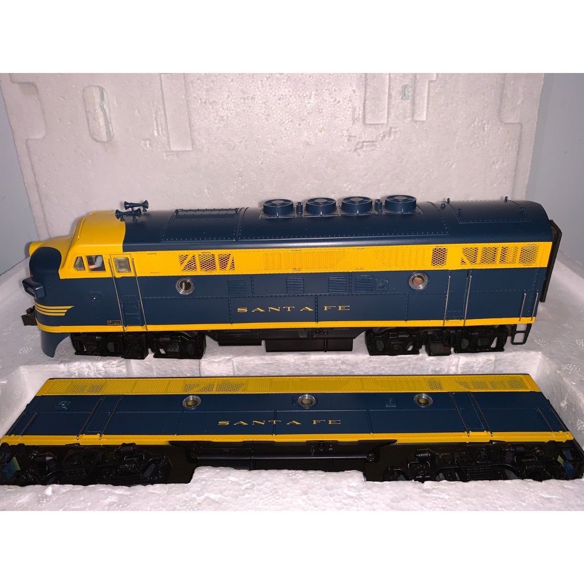 MTH Premier 20-2219-1 Santa Fe F3 A-B-A Diesel Engine Set