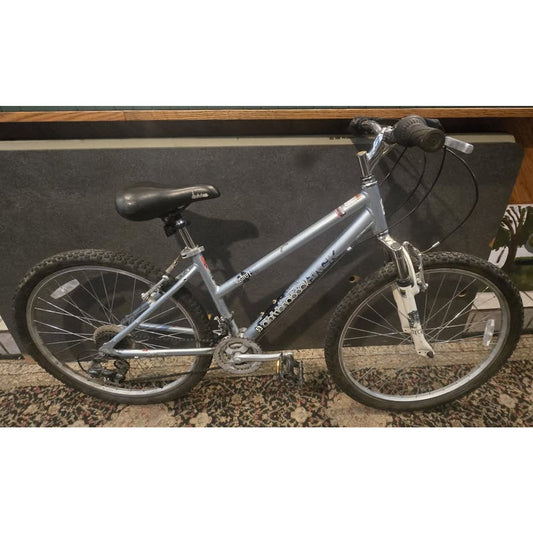 Diamondback Lustre 1 Mountain Bike / 26" Wheels / 15" Frame / 21-Speed /
