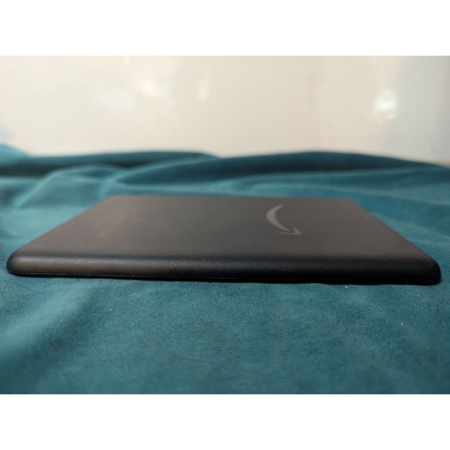 Amazon Kindle 10th Generation Bundled with Tablet Case J9G29R Black 8gb