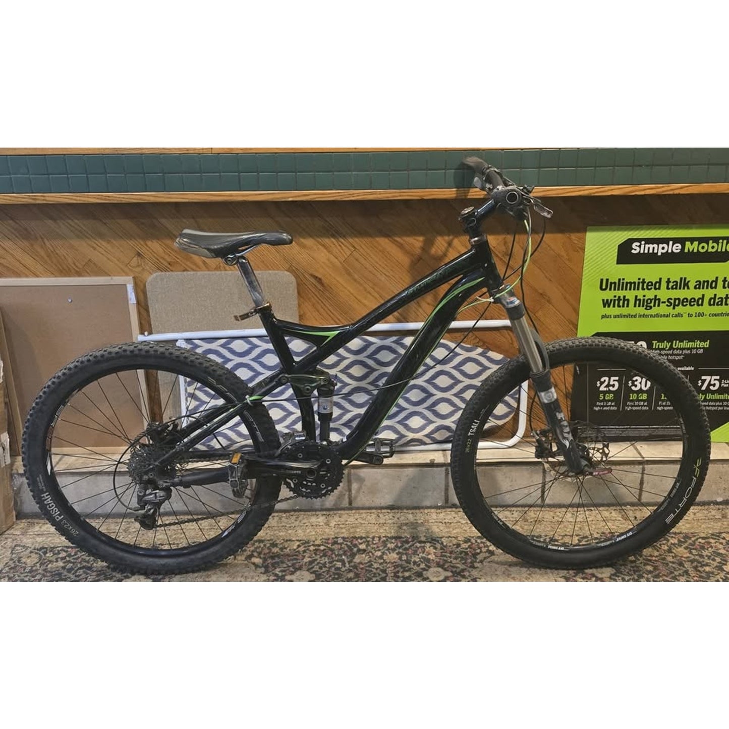 Specialized Stump Jumper Elite / 18.5" Frame / 26" Wheels / 21-Speed / Trail Bike