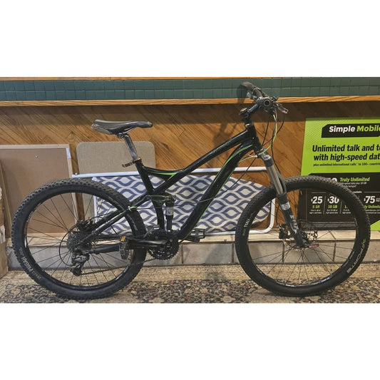 Specialized Stump Jumper Elite / 18.5" Frame / 26" Wheels / 21-Speed / Trail Bike