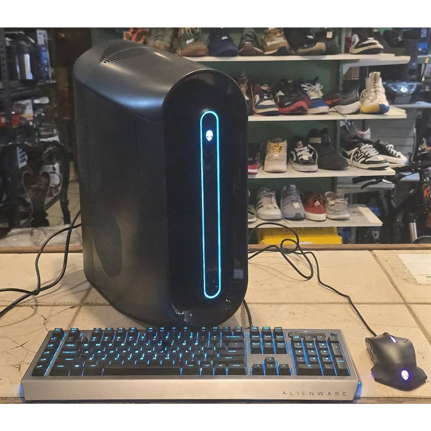 Dell Alienware R9 Gaming Desktop / Intel I5-9400 / Nvidia GTX 1660 Super / 500GB HDD / 16GB Ram