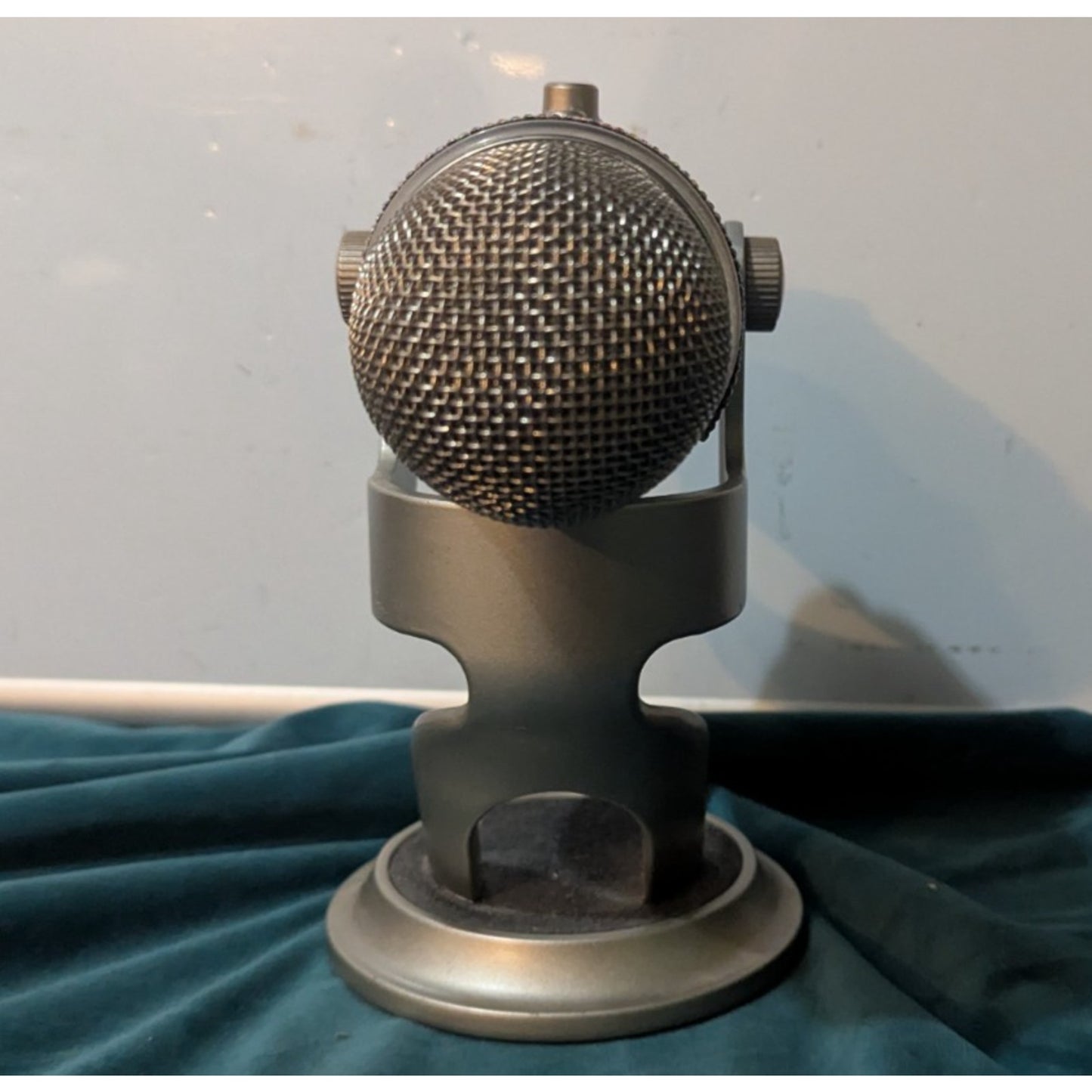Logitech Blue Yeti Professional USB Microphone