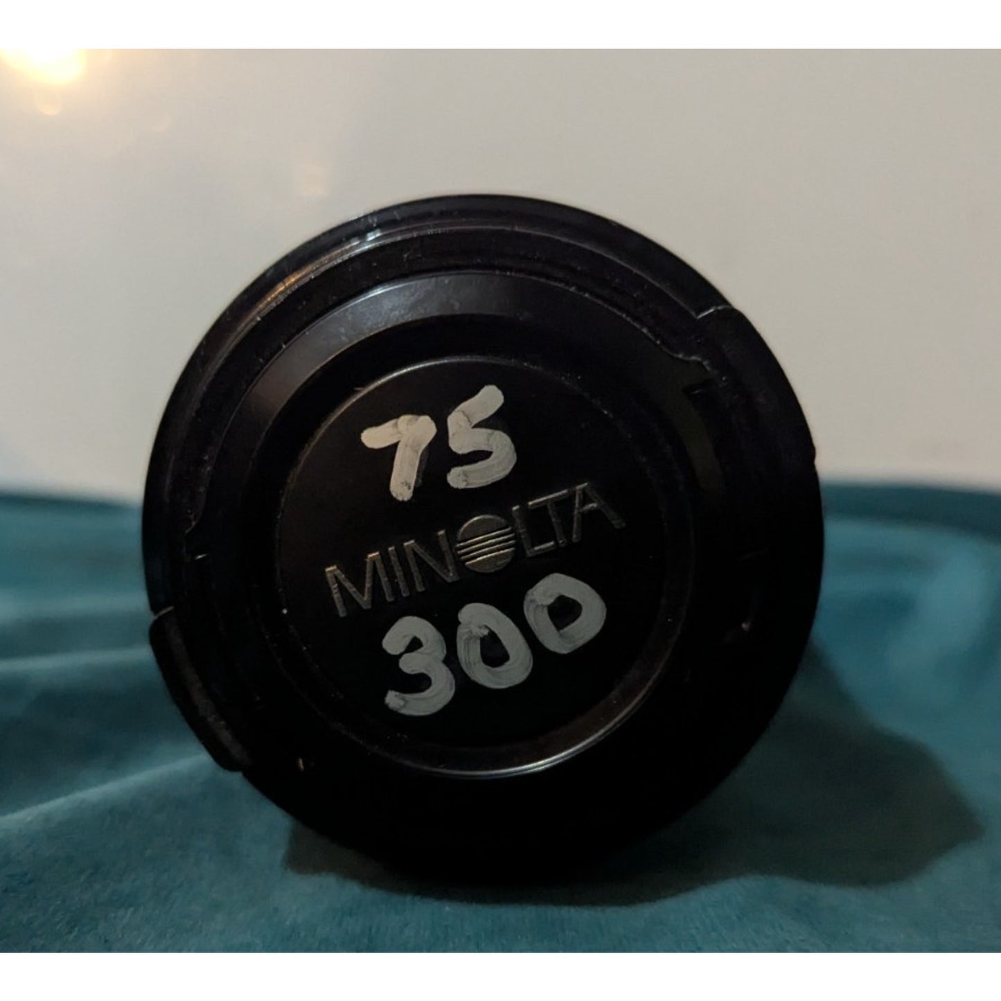 Minolta AF 75-300mm F/4.5-5.6 Zoom Lens