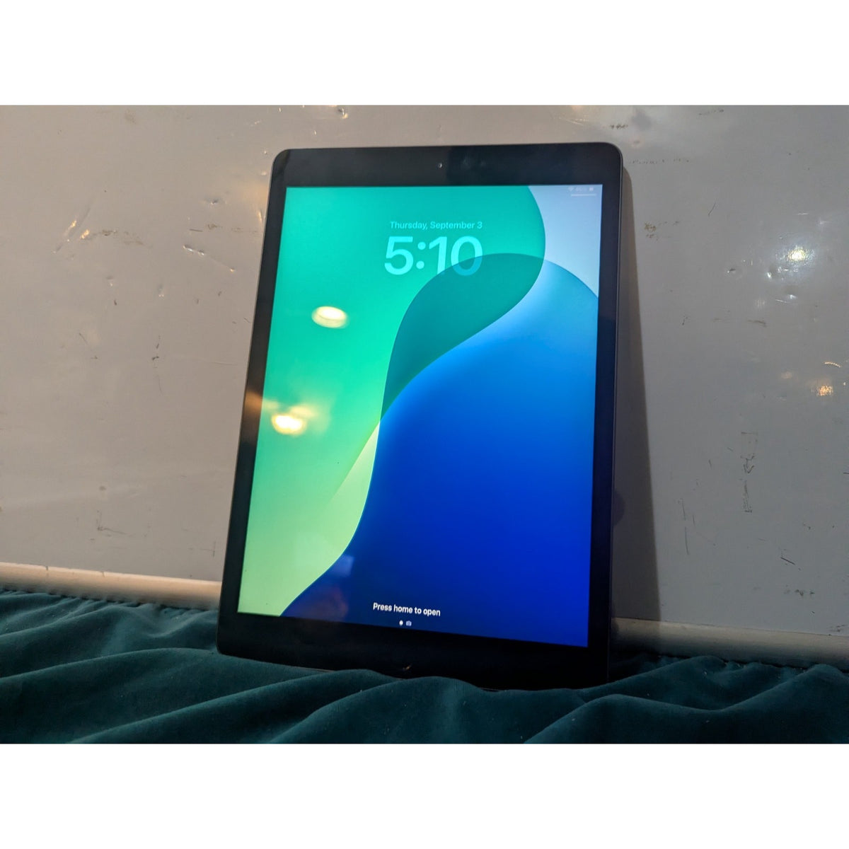 Apple Ipad 7th Gen Tablet A2197 128GB Wi-Fi Silver