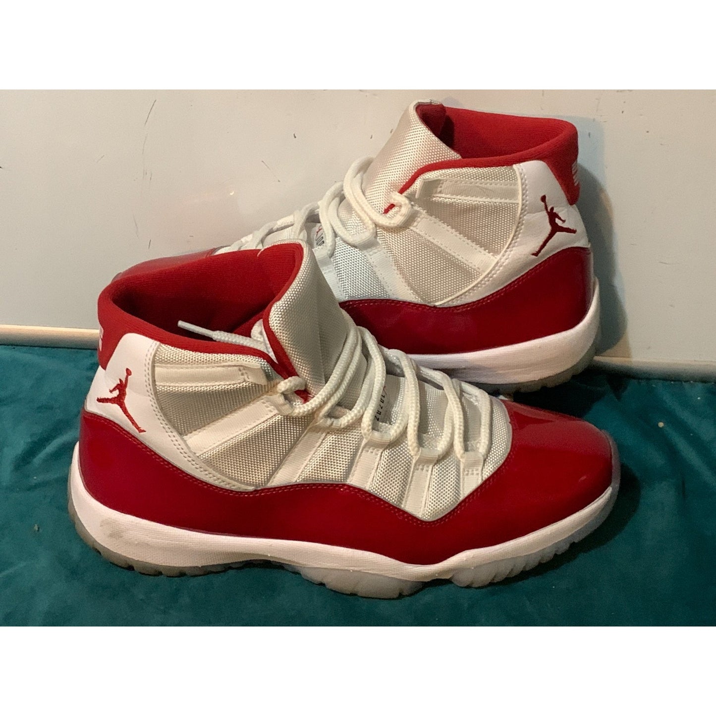 Nike Air Jordan 11 Retro Cherry Red White Mens Size 11 CT8012-116