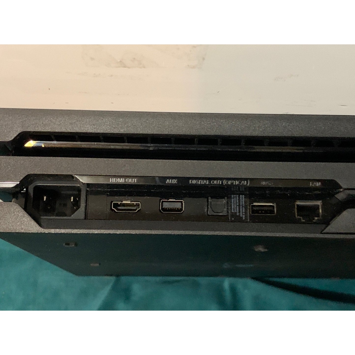 Sony PlayStation 4 Pro PS4 1TB Black CUH-7115B + controller