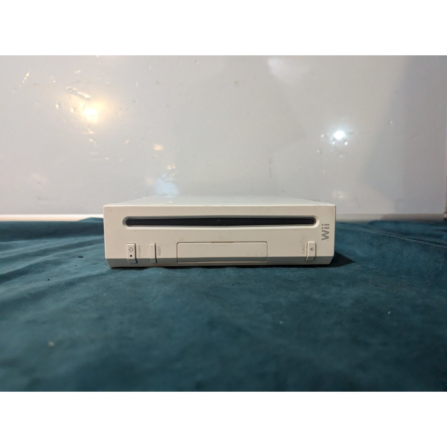 Nintendo Wii Model RVL-001 Console Bundle