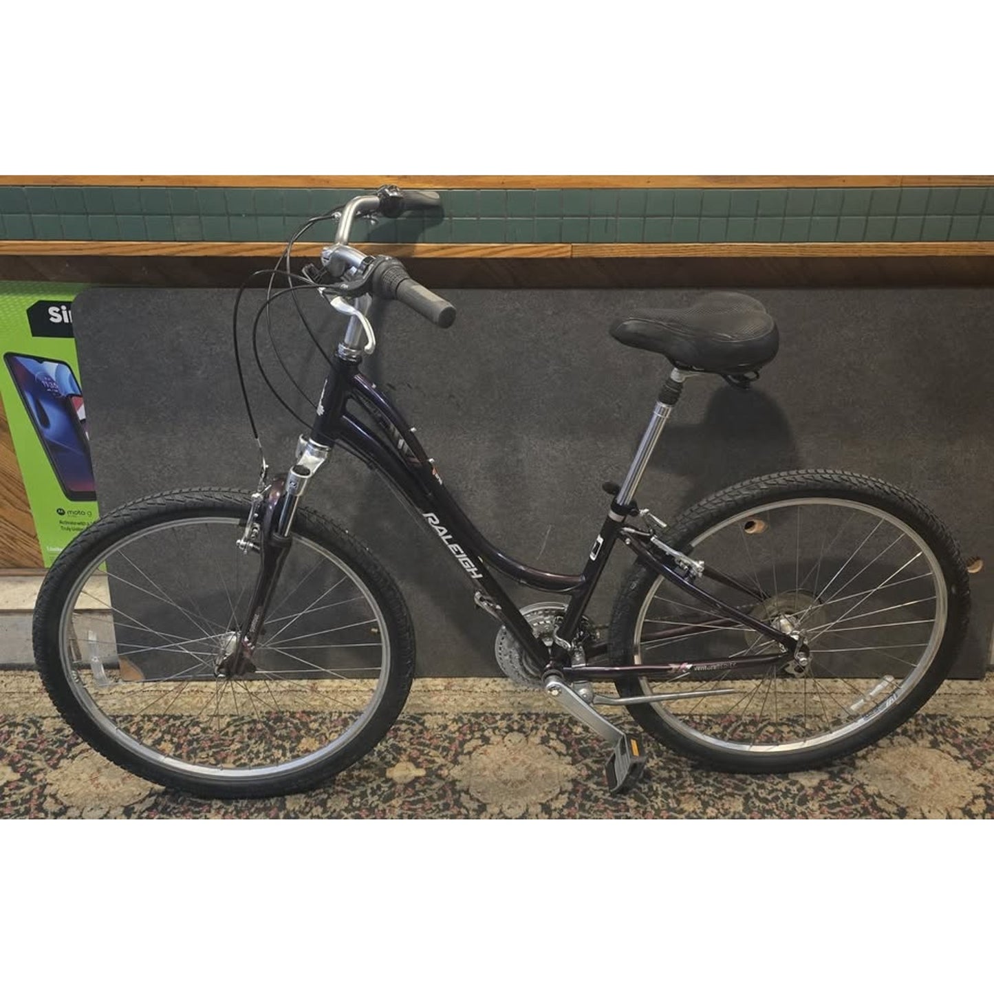 Raleigh Adventure 3.0 Step-Through Hybrid Bike / 15" Frame / 27.5" Wheels / 21-Speed /