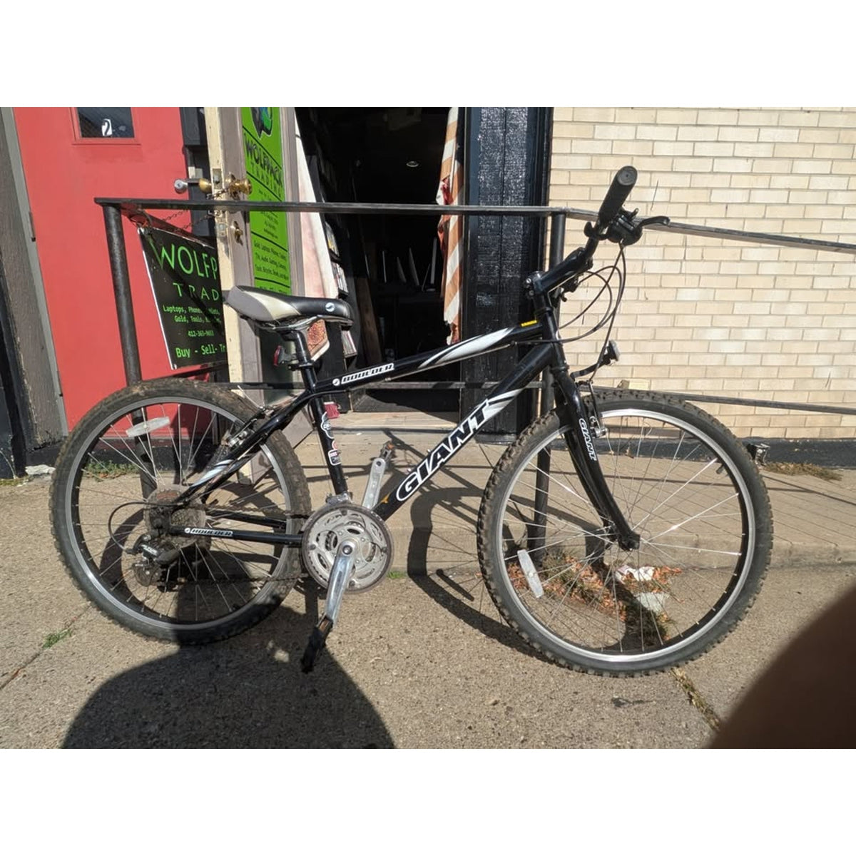 Giant Boulder / 17" Frame / 26" Wheels / 21 Speed