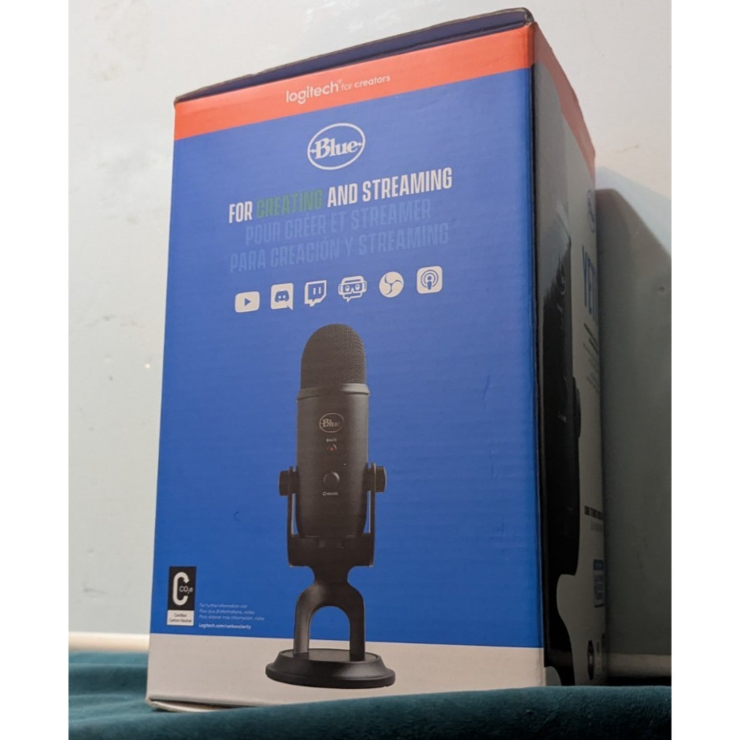 Logitech Blue Yeti USB Premium Multi-Pattern USB Microphone